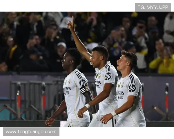 维尼修斯帽子戏法助力皇马4-1大胜巴萨夺西超杯 阿劳霍染红离场 维尼修斯帽子戏法助力皇马4-1大胜巴萨夺西超杯 阿劳霍染红离场